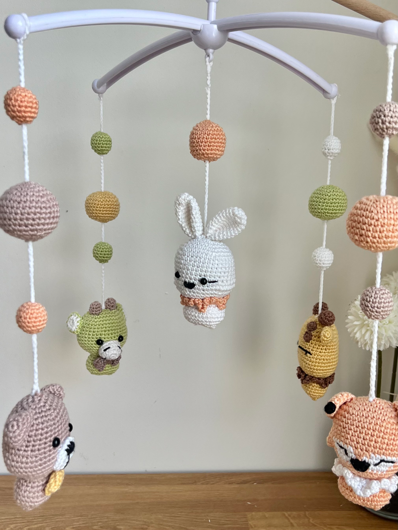 Mobile musical minigurumi