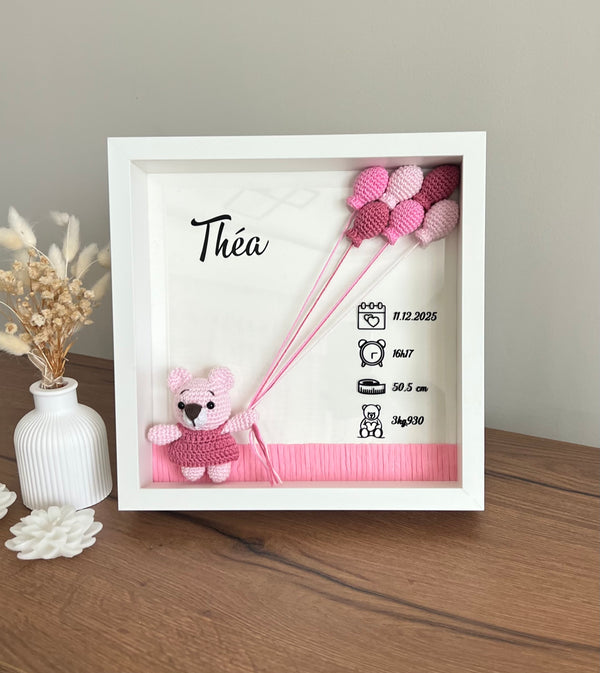 Cadre de naissance ourson fille avec robe