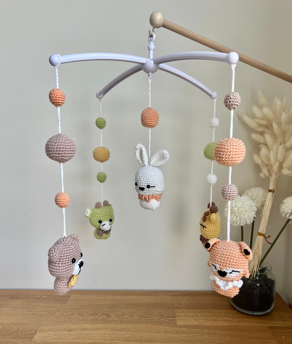 Mobile musical minigurumi