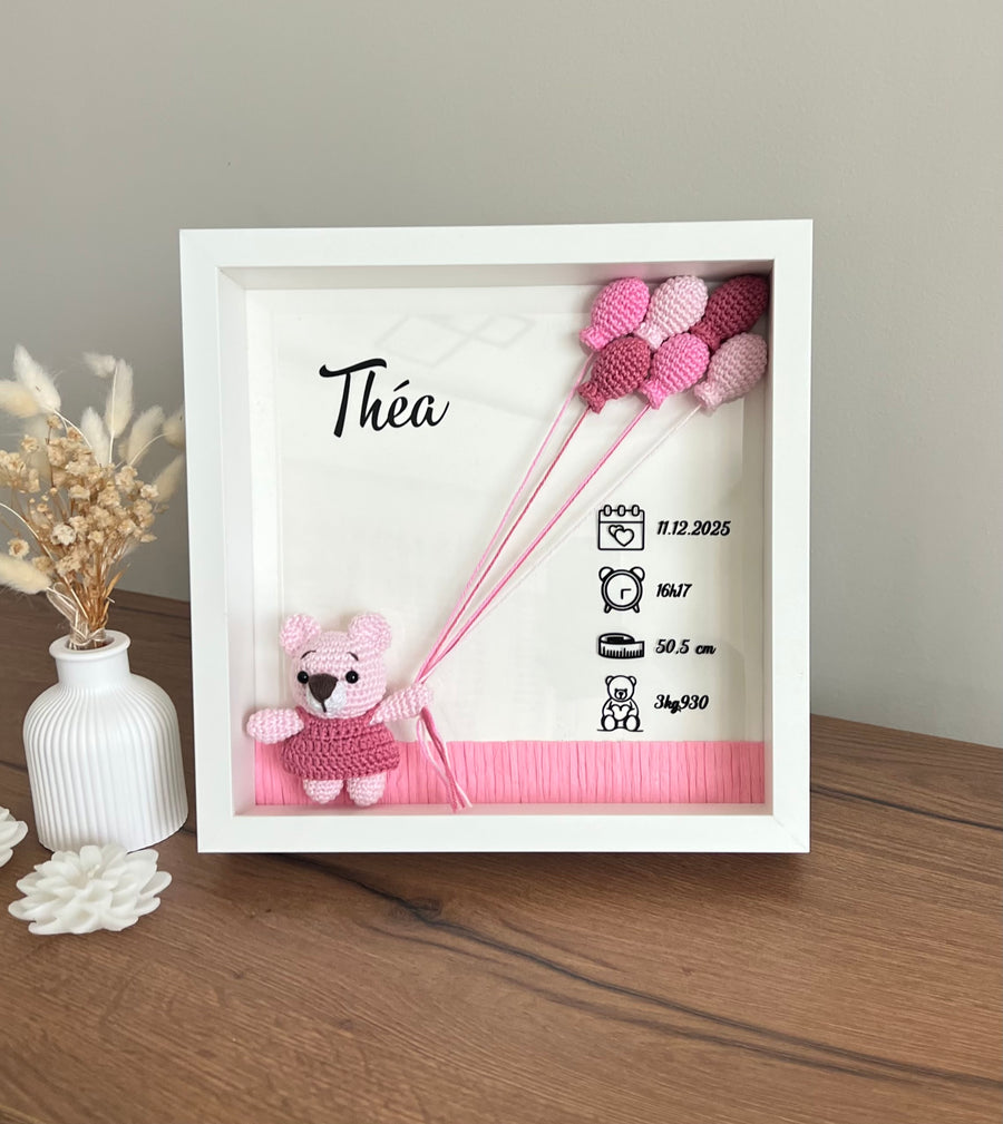 Cadre de naissance ourson fille avec robe